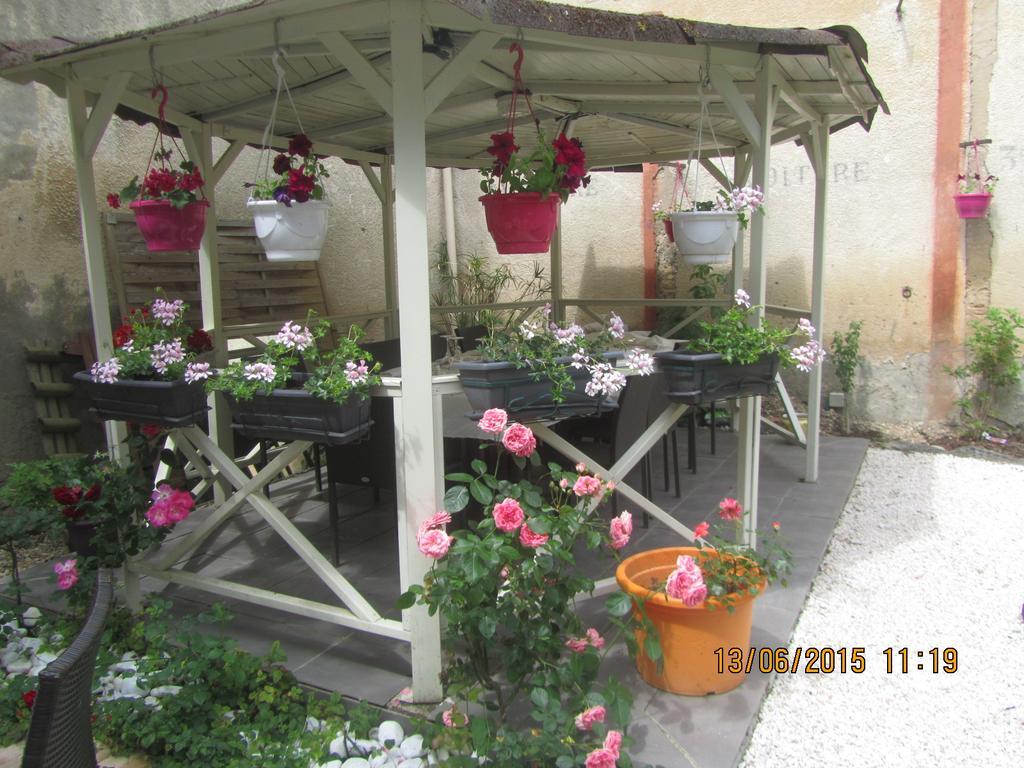 Logis Hotel Au Croissant Buzancais Exterior photo
